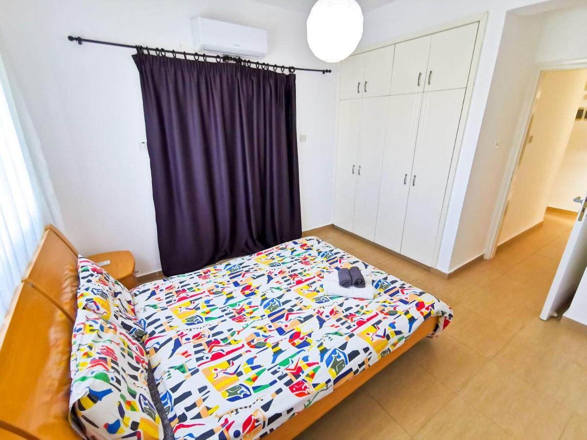 Off Course Seaview Apartment Lárnaka Eksteriør bilde